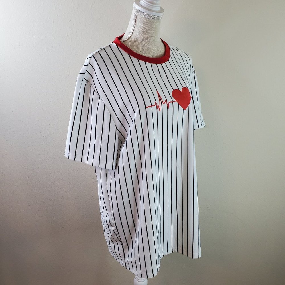SHEIN Mens White Striped Heartbeat Print Tee